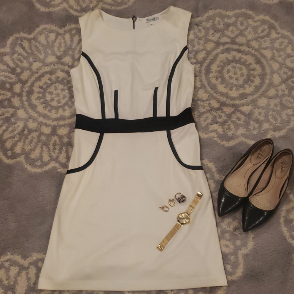 Carey P. Black and white dress 👑👑